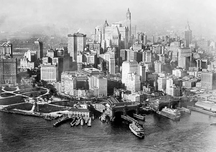 Framed Print : The skyline of downtown New York City, with Battery Park to the left, c. 1915.. Courtesy: CSU Archives / Everett Collection Framed Print : The skyline of downtown New York City, with Battery Park to the left, c. 1915.. Courtesy: CSU Archives / Everett Collection