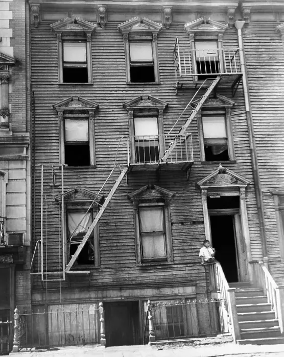 Framed Print : Slum dwelling in New York City, 1937. Courtesy: CSU Archives / Everett Collection