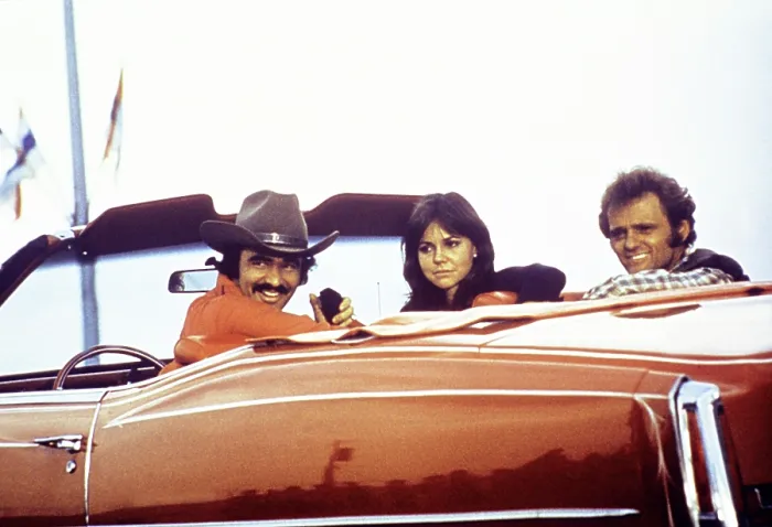 Framed Print : SMOKEY AND THE BANDIT, Burt Reynolds, Sally Field, Jerry Reed, 1977