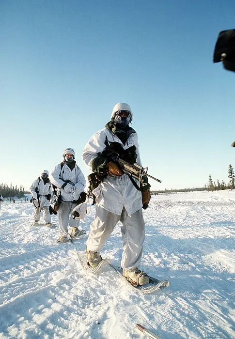 Framed Print : US soldiers in Arctic warfare training at Fort Greely Alaska. Jan 31 1991. (BSLOC_2011_12_262)