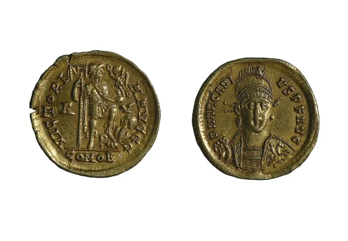 Framed Print : Solidus of Honorius and Arcadius (4th c.). Roman art. Late Empire. SPAIN. Burgos. Provincial Archaeological Museum. AISA / Everett Collection**US SALES ONLY** Framed Print : Solidus of Honorius and Arcadius (4th c.). Roman art. Late Empire. SPAIN. Burgos. Provincial Archaeological Museum. AISA / Everett Collection**US SALES ONLY**
