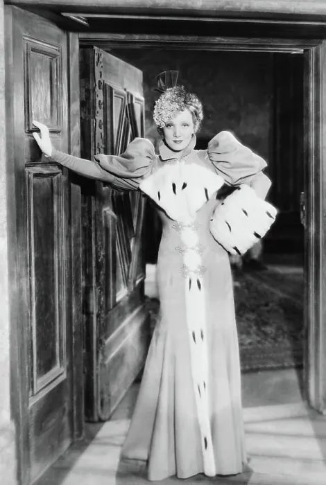 Framed Print : THE SONG OF SONGS, Marlene Dietrich on set, 1933