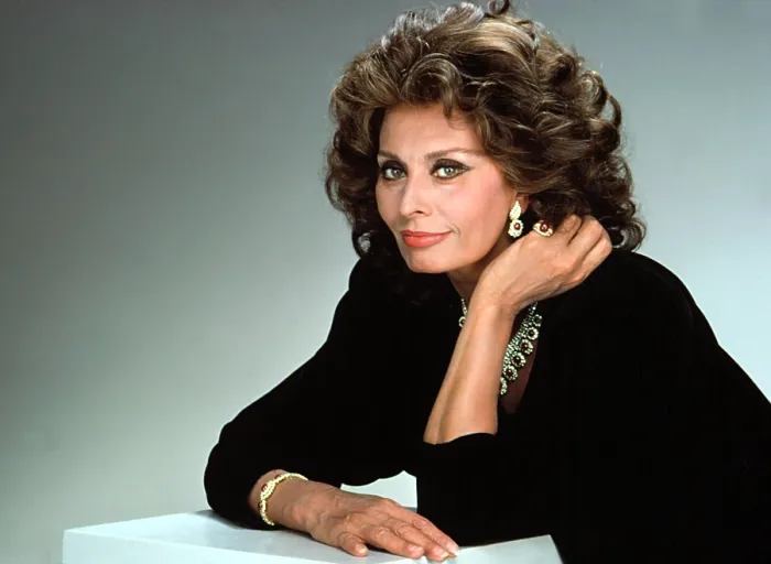 Framed Print : SOPHIA LOREN, 1984 Framed Print : SOPHIA LOREN, 1984