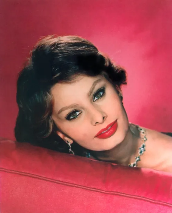 Framed Print : SOPHIA LOREN, color portrait
