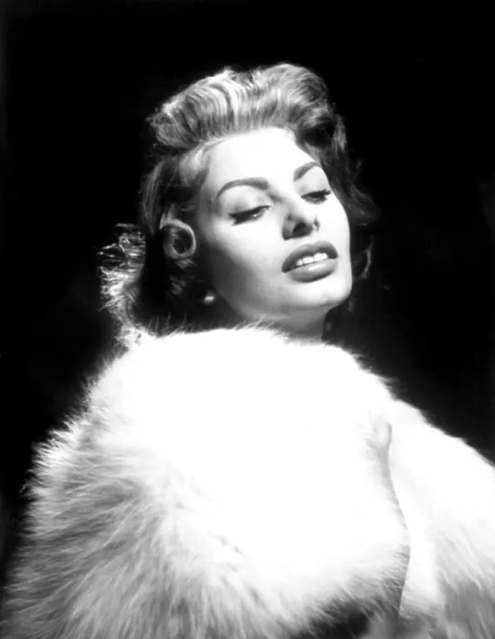 Framed Print : SOPHIA LOREN, portrait, circa 1957