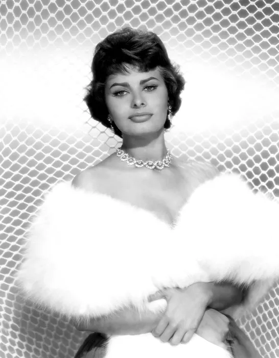 Framed Print : SOPHIA LOREN, as seen in the film 'Houseboat', 1958 Framed Print : SOPHIA LOREN, as seen in the film 'Houseboat', 1958