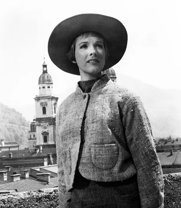 Framed Print : THE SOUND OF MUSIC, Julie Andrews, 1965, TM and Copyright (c) 20th Century Fox Film Corp. All rights reserved. Courtesy: Everett Collection