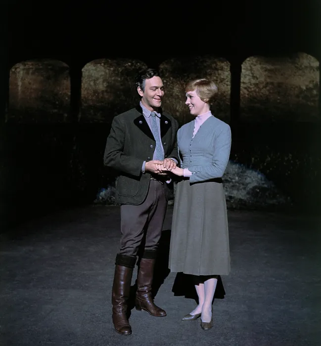 Framed Print : THE SOUND OF MUSIC, from left: Christopher Plummer, Julie Andrews, 1965. TM & Copyright 20th Century Fox Film Corp. All rights reserved / courtesy Everett Collection