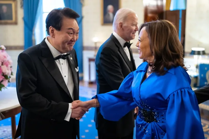 Framed Print : South Korean President Yoon Suk Yeol greets Vice President Kamala Harris before a White House State Dinner, April 26, 2023 (BSLOC_2023_6_23) Framed Print : South Korean President Yoon Suk Yeol greets Vice President Kamala Harris before a White House State Dinner, April 26, 2023 (BSLOC_2023_6_23)