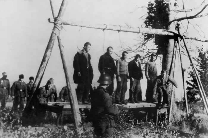 Framed Print : Five Soviet civilians to be hanged by German soldiers, near town of Velizh in Smolensk region