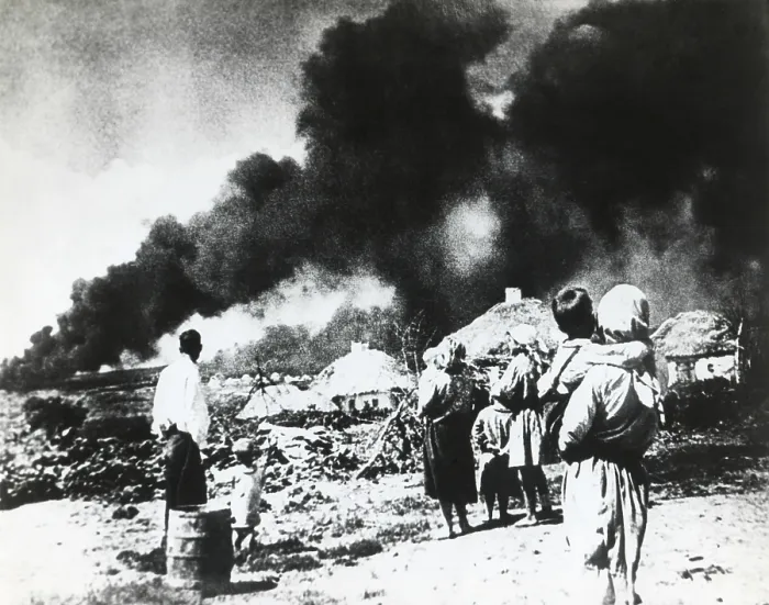 Framed Print : Soviet Russian family in the front line zone watches battle coming closer to their home. The German Armies advanced over 400 miles into Russia from June to Sept. 1941 Framed Print : Soviet Russian family in the front line zone watches battle coming closer to their home. The German Armies advanced over 400 miles into Russia from June to Sept. 1941