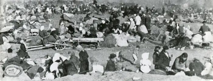 Framed Print : Soviet (Russian) refugees from the Battle of Stalingrad. August 1942-Nov. 43. World War 2. (BSLOC_2014_8_41) Framed Print : Soviet (Russian) refugees from the Battle of Stalingrad. August 1942-Nov. 43. World War 2. (BSLOC_2014_8_41)