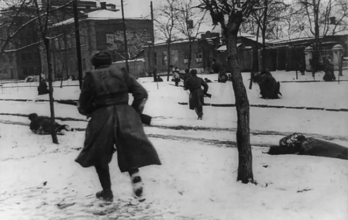 Framed Print : Soviet(Russian) soldiers engaged in hunting down German stragglers in Rostov-on-Don, Russia. During a German retreat in Nov Framed Print : Soviet(Russian) soldiers engaged in hunting down German stragglers in Rostov-on-Don, Russia. During a German retreat in Nov