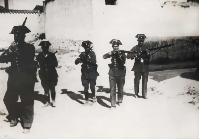 Framed Print : Spain (1931). The Civil Guard entering into La Villa de Don Fadrique (Toledo) to stifle a communist uprising (1931). AISA / Everett Collection**US SALES ONLY** Framed Print : Spain (1931). The Civil Guard entering into La Villa de Don Fadrique (Toledo) to stifle a communist uprising (1931). AISA / Everett Collection**US SALES ONLY**