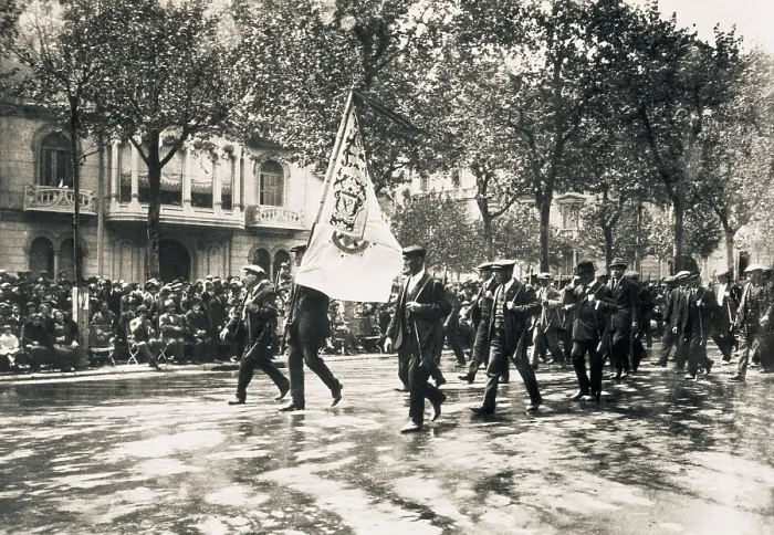 Framed Print : SPAIN. Barcelona. Spain (1925). Primo de Rivera's Dictatorship. Somatenes (civil militia) of Catalonia marching through the Diagonal of Barcelona Framed Print : SPAIN. Barcelona. Spain (1925). Primo de Rivera's Dictatorship. Somatenes (civil militia) of Catalonia marching through the Diagonal of Barcelona