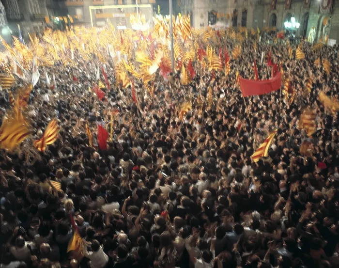 Framed Print : SPAIN. Barcelona. Spain. Transition to Democracy (23rd October 1977). Crowd at the Sant Jaume Square awaiting the arrival of the President of the Generalitat Josep Tarradellas Framed Print : SPAIN. Barcelona. Spain. Transition to Democracy (23rd October 1977). Crowd at the Sant Jaume Square awaiting the arrival of the President of the Generalitat Josep Tarradellas