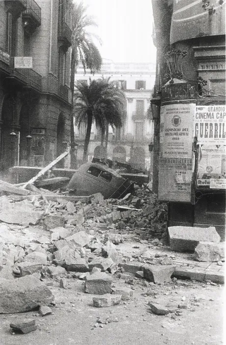 Framed Print : SPAIN. Barcelona. Spanish Civil War (1936-1939). Bombardment in Barcelona (October 1938). Plaza Real and Ramblas. AISA / Everett Collection**US SALES ONLY**