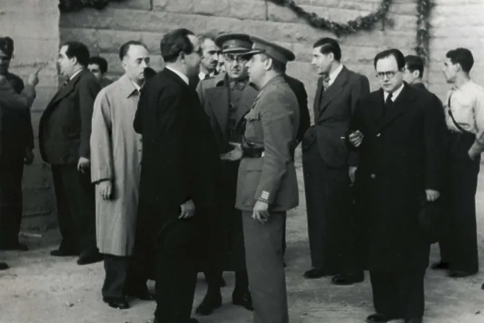Framed Print : SPAIN. Barcelona. Spanish Civil War (1936-1939). President Juan Negrn talking to the commissars of the International Brigades at the exit of restaurant Castillo de Vic, after a tribute lunch Framed Print : SPAIN. Barcelona. Spanish Civil War (1936-1939). President Juan Negrn talking to the commissars of the International Brigades at the exit of restaurant Castillo de Vic, after a tribute lunch