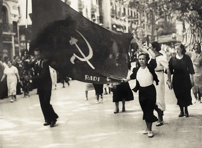 Framed Print : SPAIN. Barcelona. Spanish Civil War (1936-1939). Demonstration of the Spanish Communist Party (PCE) in the Ramblas of Barcelona. AISA / Everett Collection**US SALES ONLY**