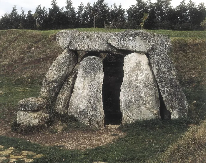 Framed Print : SPAIN. BASQUE COUNTRY. ALAVA. San MillAn. Eguilaz. Aizkomendi Dolmen. Chalcolithic. Architecture. - J. Bedmar / Iberfoto / Everett Collection (199155)**US SALES ONLY**