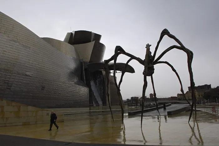 Framed Print : SPAIN. Bilbao. Guggenheim Museum Bilbao. Exterior sight. Rafa Prez / AISA / Everett Collection - Image has fine art copyright