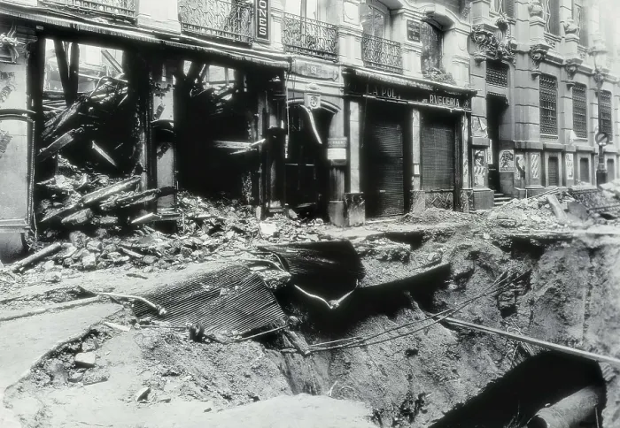 Framed Print : Spain. Civil War (1936-1939). The street San Jernimo in Madrid under the effects of the bombing. AISA / Everett Collection**US SALES ONLY**