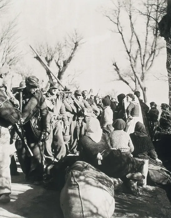 Framed Print : Spain. Civil War. Evacuation of Teruel (December 24, 1937), before the attack of Republican troops. SPAIN. Salamanca. Archivo Histrico Nacional