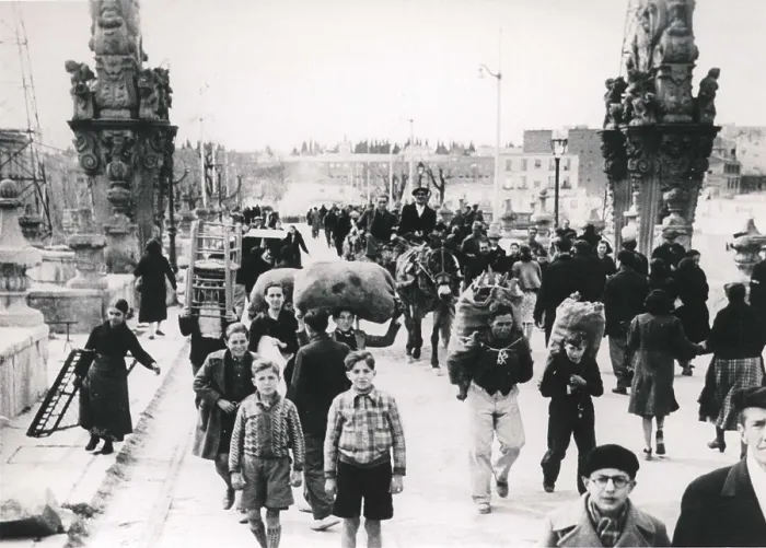 Framed Print : Spain. Civil War. Madrid (March 31, 1939). People crossing the Toledo Bridge after the end of war. AISA / Everett Collection**US SALES ONLY**