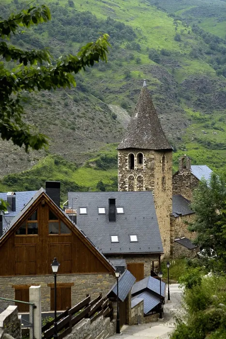 Framed Print : SPAIN. LLEIDA. Vall d'Aran. Escunhau. Church of Sant Pere (Saint Peter). Romanesque art. - Lucas Vallecillos / Iberfoto / Everett Collection (176396)**US SALES ONLY** Framed Print : SPAIN. LLEIDA. Vall d'Aran. Escunhau. Church of Sant Pere (Saint Peter). Romanesque art. - Lucas Vallecillos / Iberfoto / Everett Collection (176396)**US SALES ONLY**