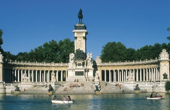 Framed Print : SPAIN. MADRID (AUTONOMOUS COMMUNITY). Madrid. Retiro Park. Pond and monument to Alfonso XII. AISA / Everett Collection**US SALES ONLY**