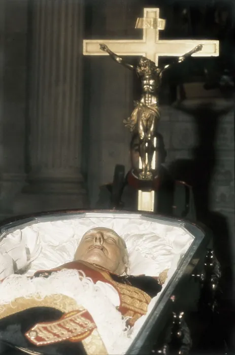 Framed Print : SPAIN. Madrid. Royal Palace of El Pardo. Funeral Chapel of Francisco Franco. Palacio del Pardo of Madrid (21st November 1975). AISA / Everett Collection**US SALES ONLY** Framed Print : SPAIN. Madrid. Royal Palace of El Pardo. Funeral Chapel of Francisco Franco. Palacio del Pardo of Madrid (21st November 1975). AISA / Everett Collection**US SALES ONLY**