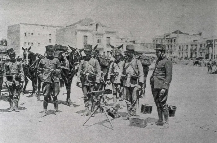 Framed Print : SPAIN. Madrid. Spain (1917). General strike. Machine gun post in Cuatro Caminos district. AISA / Everett Collection**US SALES ONLY** Framed Print : SPAIN. Madrid. Spain (1917). General strike. Machine gun post in Cuatro Caminos district. AISA / Everett Collection**US SALES ONLY**