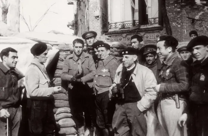 Framed Print : SPAIN. Madrid. Spanish Civil War (1936-1939). Defence of Madrid. Antonio Ortega talking to other comandments in a barricade (1936). AISA / Everett Collection**US SALES ONLY** Framed Print : SPAIN. Madrid. Spanish Civil War (1936-1939). Defence of Madrid. Antonio Ortega talking to other comandments in a barricade (1936). AISA / Everett Collection**US SALES ONLY**