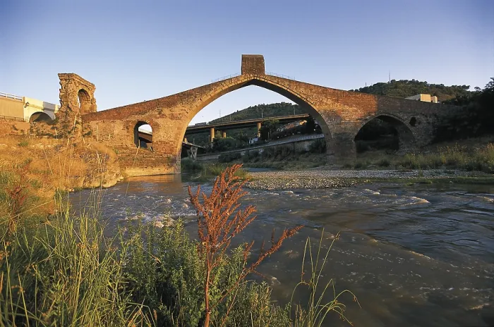 Framed Print : SPAIN. Martorell. Pont del Diable (Evil's Bridge) over Llobregat river. General view. Architecture. - Alfons Rodriguez / Iberfoto / Everett Collection (282275)**US SALES ONLY**