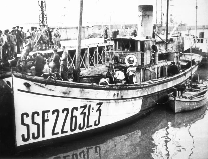 Framed Print : SPAIN. Pasajes de San Juan. Spanish Civil War (1936-1939). Fishing boat at the servixce of the Basque government. AISA / Everett Collection (95561)**US SALES ONLY**