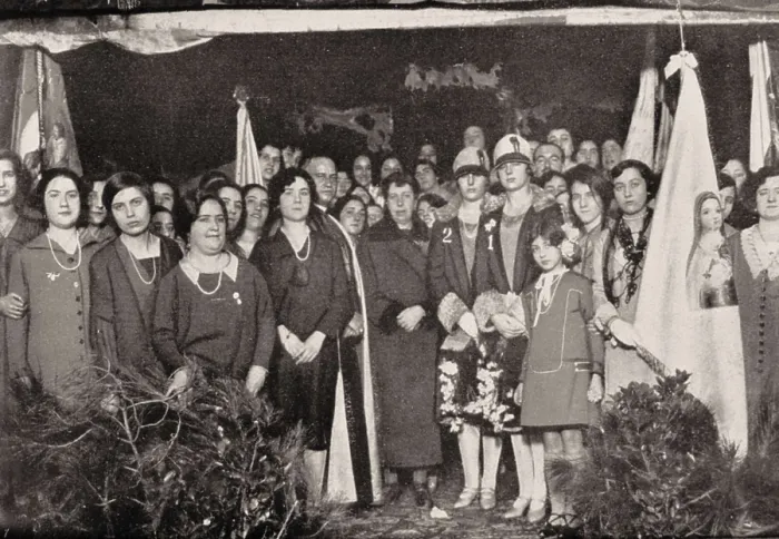 Framed Print : Spain. Primo de Rivera's Dictatorship (1923-1930). Federation of Feminine Trade Unions. Act with the princesses Doa Beatriz and Doa Cristina Framed Print : Spain. Primo de Rivera's Dictatorship (1923-1930). Federation of Feminine Trade Unions. Act with the princesses Doa Beatriz and Doa Cristina
