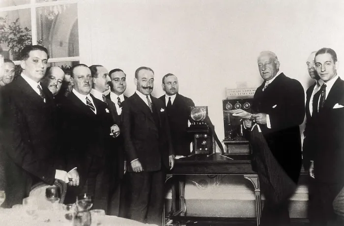 Framed Print : Spain. Primo de Rivera's Dictatorship (1923-1930). Inauguration of service of Telefnica (Spanish Phone Company)