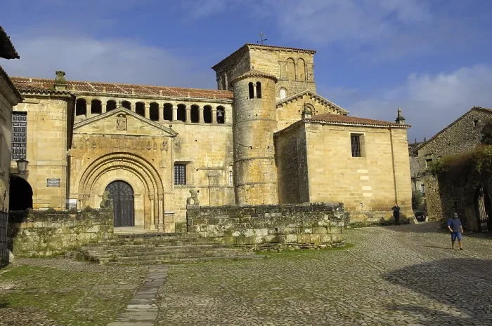 Framed Print : SPAIN. Santillana de Mar. Collegiate church. Romanesque art. Rafa Prez / AISA / Everett Collection (188213)**US SALES ONLY** Framed Print : SPAIN. Santillana de Mar. Collegiate church. Romanesque art. Rafa Prez / AISA / Everett Collection (188213)**US SALES ONLY**