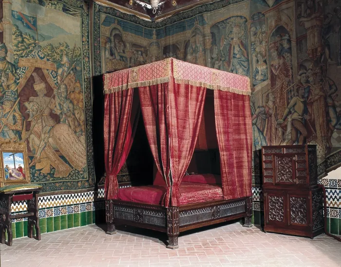 Framed Print : SPAIN. Segovia. Alcazar (castle). Philip II of Spain's bedroom. Royal bed made of walnut wood and decorated with gold cloth. Gothic art. Furniture. - J