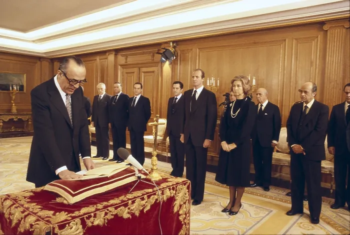 Framed Print : Spain. Transition to Democracy. Government of the UCD (1981). Calvo Soltelo swearing before the kings. AISA / Everett Collection**US SALES ONLY**