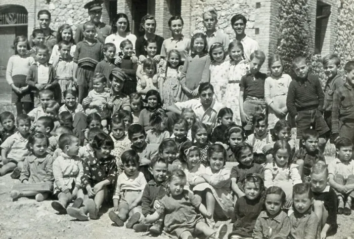 Framed Print : Spanish Civil War (1936-1939). School for evacuated childrensupported by the 42nd Divisin227th Brigade (Palma de Flix). SPAIN. Monistrol de Montserrat
