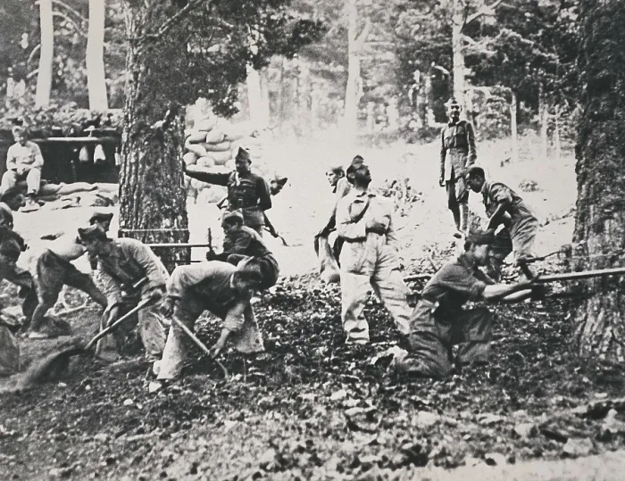 Framed Print : Spanish Civil War (1936-1939). Legionnaires in the front of the Sierra chopping pines and filling sandbags to make barricades against the enemy aviation