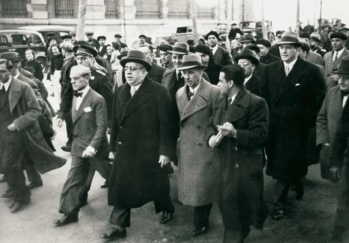 Framed Print : Spanish Civil War (1936-1939). The President of the Republic Manuel Azaa and the President of the Generalitat Llus Companys visiting the war industry (29th january 1937)