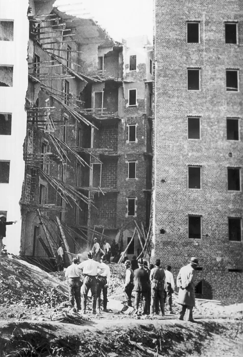 Framed Print : Spanish Civil War (1936-1939). Destroyed house after a bombardment. AISA / Everett Collection (99493)**US SALES ONLY**