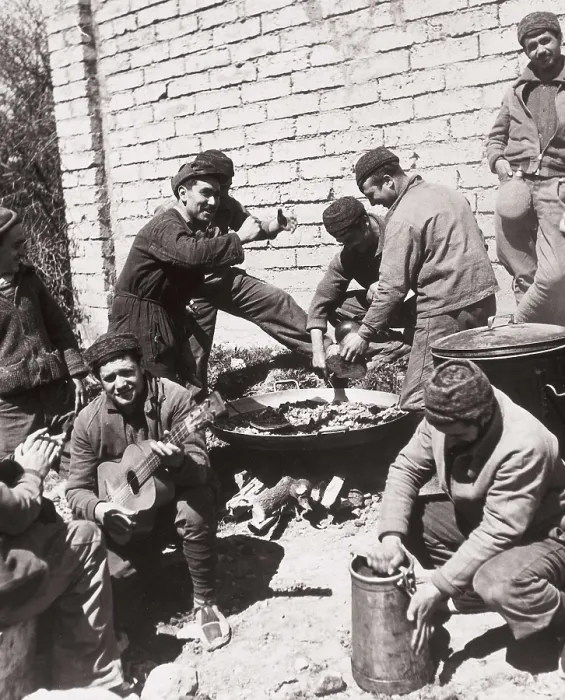 Framed Print : Spanish Civil War (1936-1939). Preparing the mess in the Ascaso Division, in Banastas (March 1937). Photo by Kati Horna. SPAIN. Salamanca. Archivo Histrico Nacional