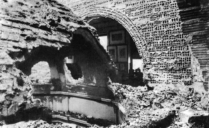 Framed Print : Spanish Civil War (1936-1939). Real Academia de San Fernando after the bombardments over Madrid. SPAIN. Barcelona. Biblioteca de Catalunya (National Library of Catalonia)