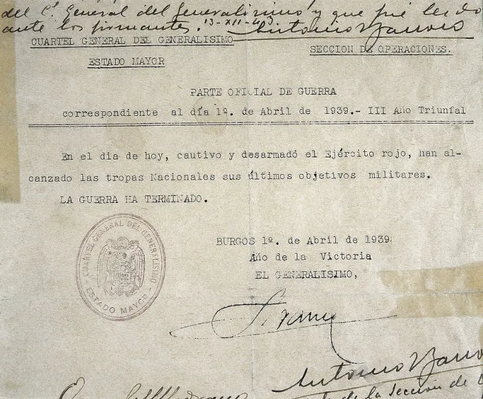 Framed Print : Spanish Civil War (1936-1939). Last war report, broadcasted by Radio Nacional de Espaa