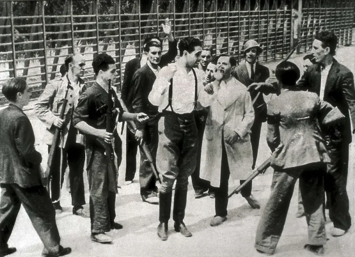 Framed Print : Spanish Civil War. Assault of the republican militia on the Montaa Quarter in Madrid on 20th July 1936. Revolted officer telling to the militia that he's really antifascist Framed Print : Spanish Civil War. Assault of the republican militia on the Montaa Quarter in Madrid on 20th July 1936. Revolted officer telling to the militia that he's really antifascist