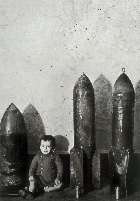 Framed Print : Spanish Civil War. German bombs launched over Madrid and that they didn't explode. SPAIN. Barcelona. Biblioteca de Catalunya (National Library of Catalonia) Framed Print : Spanish Civil War. German bombs launched over Madrid and that they didn't explode. SPAIN. Barcelona. Biblioteca de Catalunya (National Library of Catalonia)