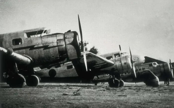 Framed Print : Spanish Civil War. Republican side. Aviation. Aircrafts 'Vultel', 'Dvokbrecd' and the twin-engined 'Novlhrop'